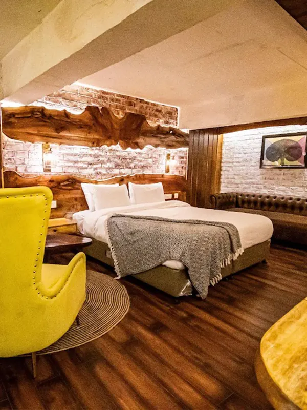 book your hotel room in mussoorie